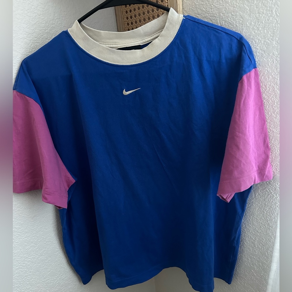 Medium Blue/Pink Nike short sleeve shirt